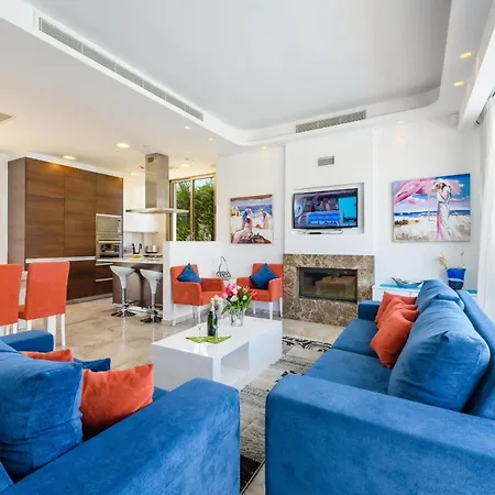 Mare Lombardi Villa *