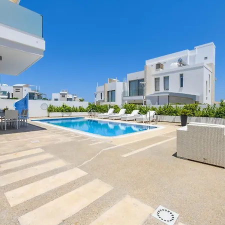 Mare Lombardi Villa